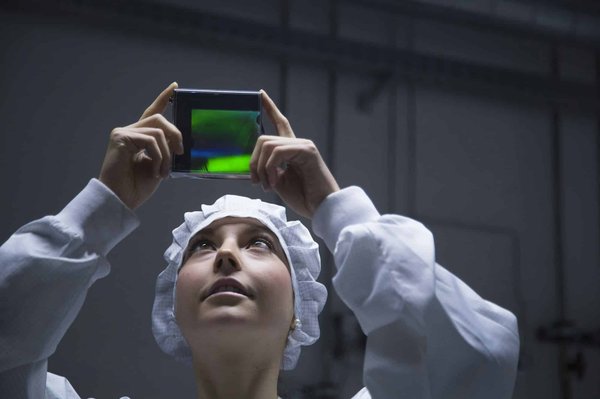 How Can Holographic Displays Transform Public Installations and Art Exhibitions?